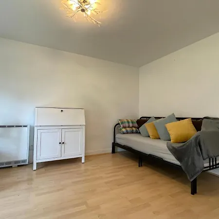 Surrey Docks Se16 Near Canada Water N Easy Access Canary Wharf